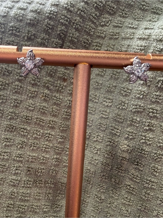 Jewelry - Silver Moissanite Starfish Stud Earrings - Women Jewelry